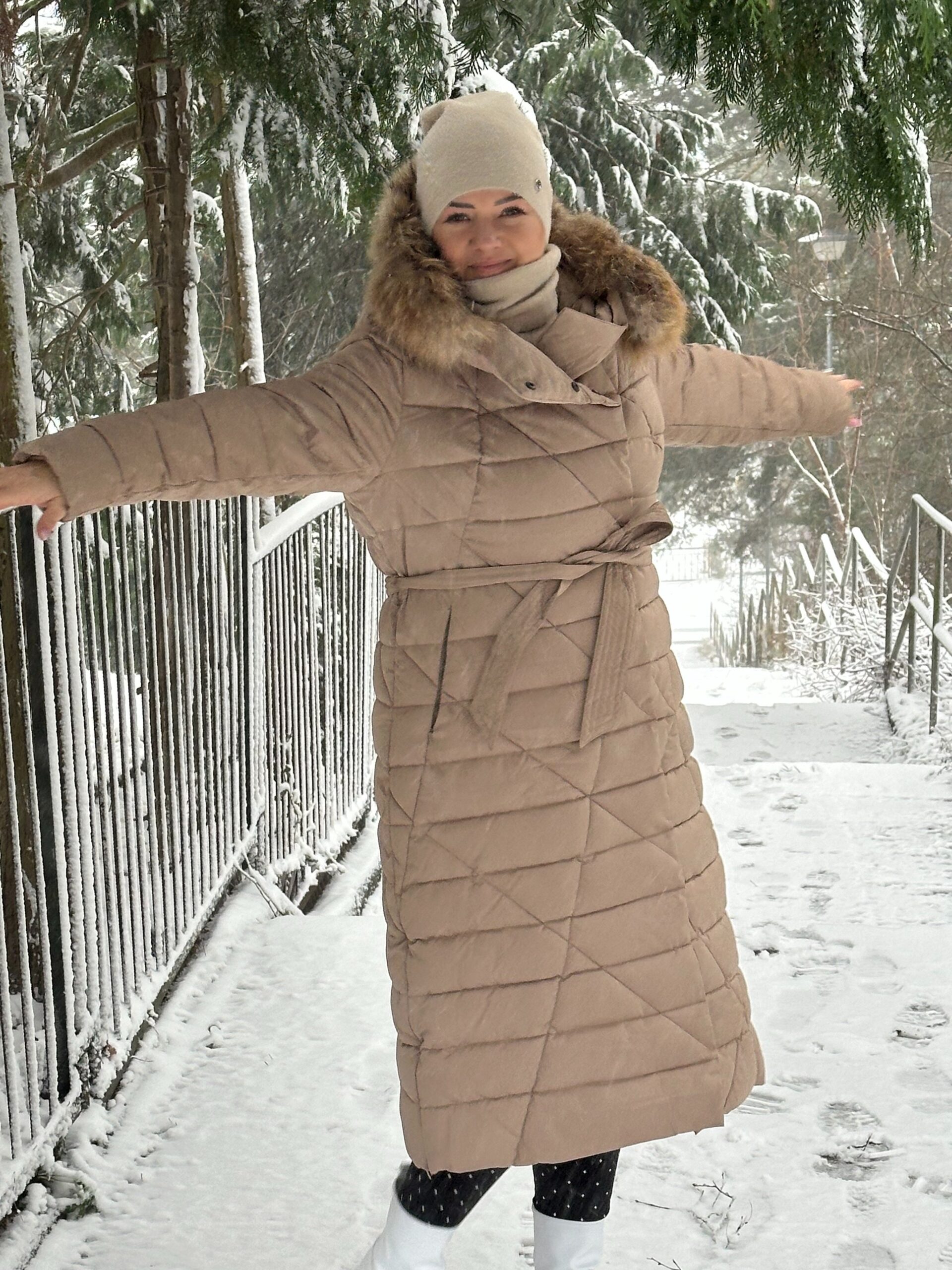 Długi damski płaszcz - obrazek 4