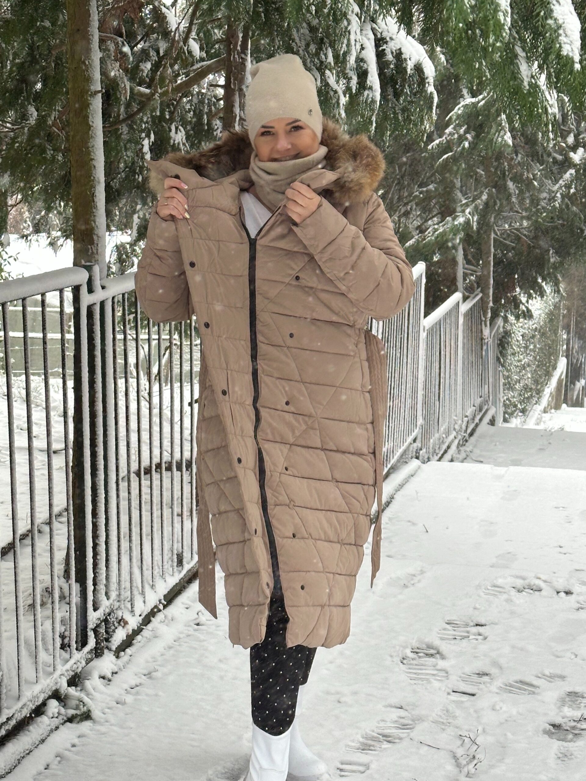 Długi damski płaszcz - obrazek 3